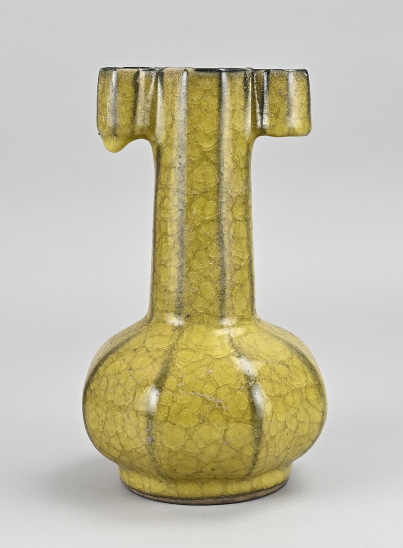 Chinese celadon vase: A unique, old Chinese porcelain celadon vase with a scaled glaze and handles. With a base mark. Dimensions: H 23.2 cm. In good condition.