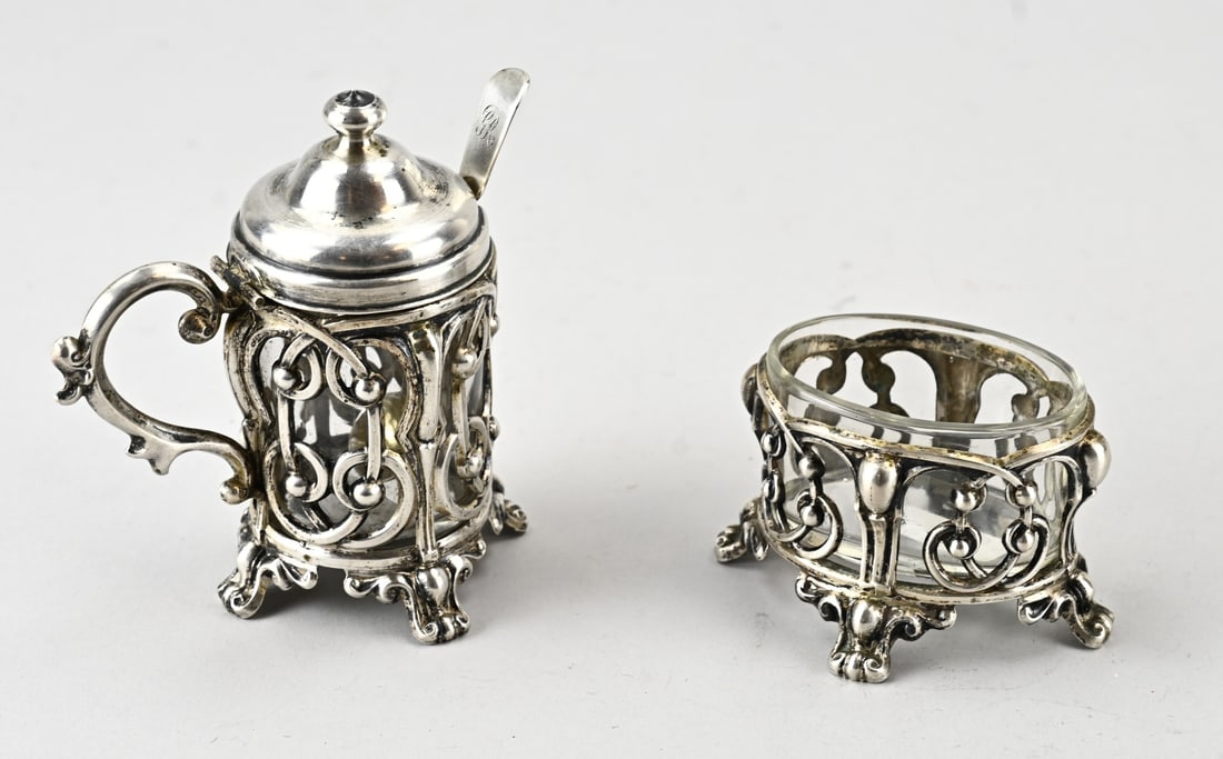 Mustard pot and salt cellar: Mustard pot and salt cellar with silver, BWG, and a clear glass inner container. Mustard pot and small vessel with scrolled decoration with spheres, placed on 4 scrolled feet. Mustard pot with a smoot