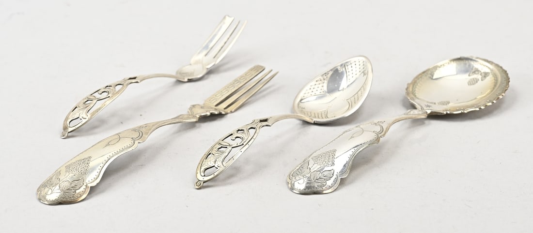 2 Silver ginger cutlery sets: Two silver ginger cutlery sets, 833/000, with a larger set containing a spoon and fork with a contoured handle featuring engraving, 19.5-20 cm. MT.: P. van Geelen, Schoonhoven, 1874. And a smaller set