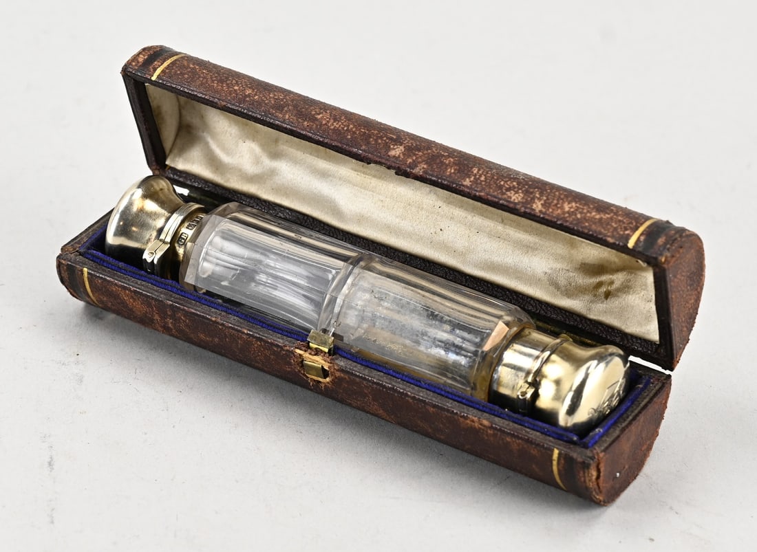 Fragrance bottle in cassette, silver (1 of 2)