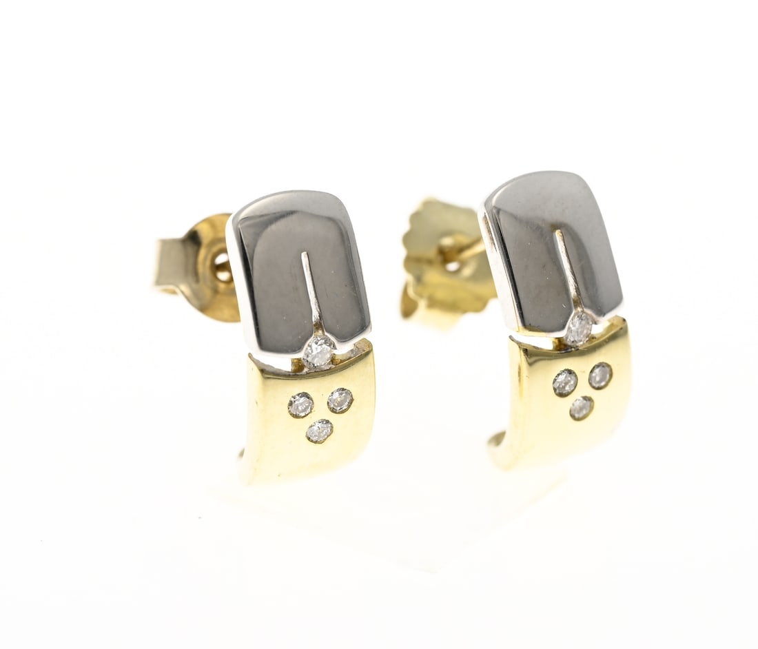 Gold stud earrings with diamonds: Gold stud earrings, 585/000, with diamonds. Half hoops, partly white and yellow gold set with 4 small diamonds. Total approx. 2.5 grams. 5.5x14mm. In good condition.