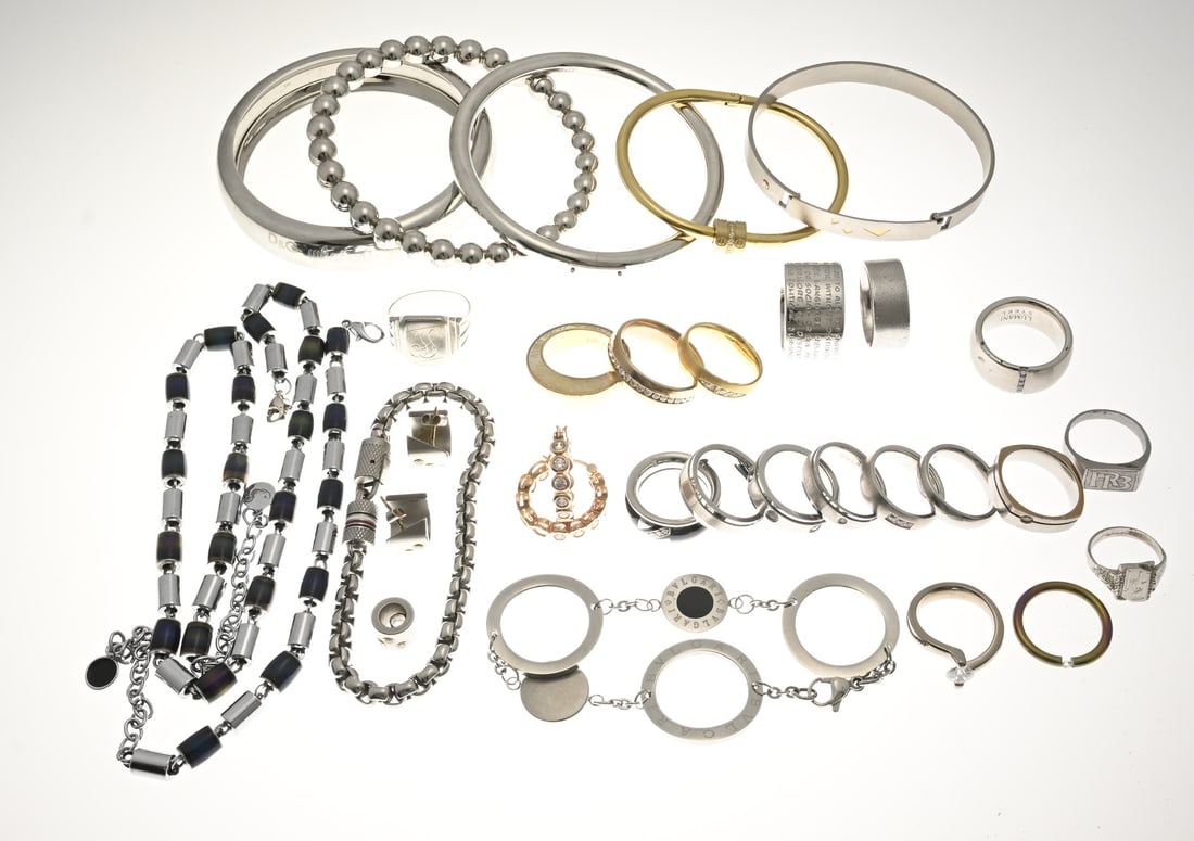 Lot of branded jewelry, steel (1 of 1)