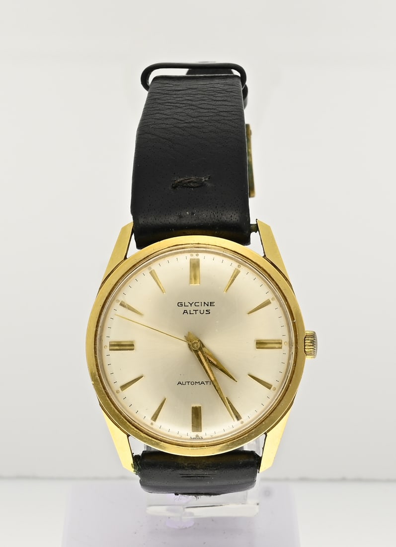 Watch, Glycine Altus: Vintage Glycine Altus automatic watch, with a gold-plated steel case. The watch has a black leather strap. Case diameter 34 mm. Working. In good condition.