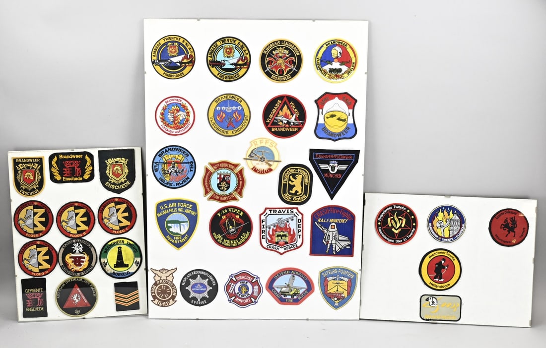 3 plates with Fire Department patches Netherlands and rest: 3 framed plates with a total of 39 Fire Department patches, most of them from the Netherlands and the rest of the world, in good condition.