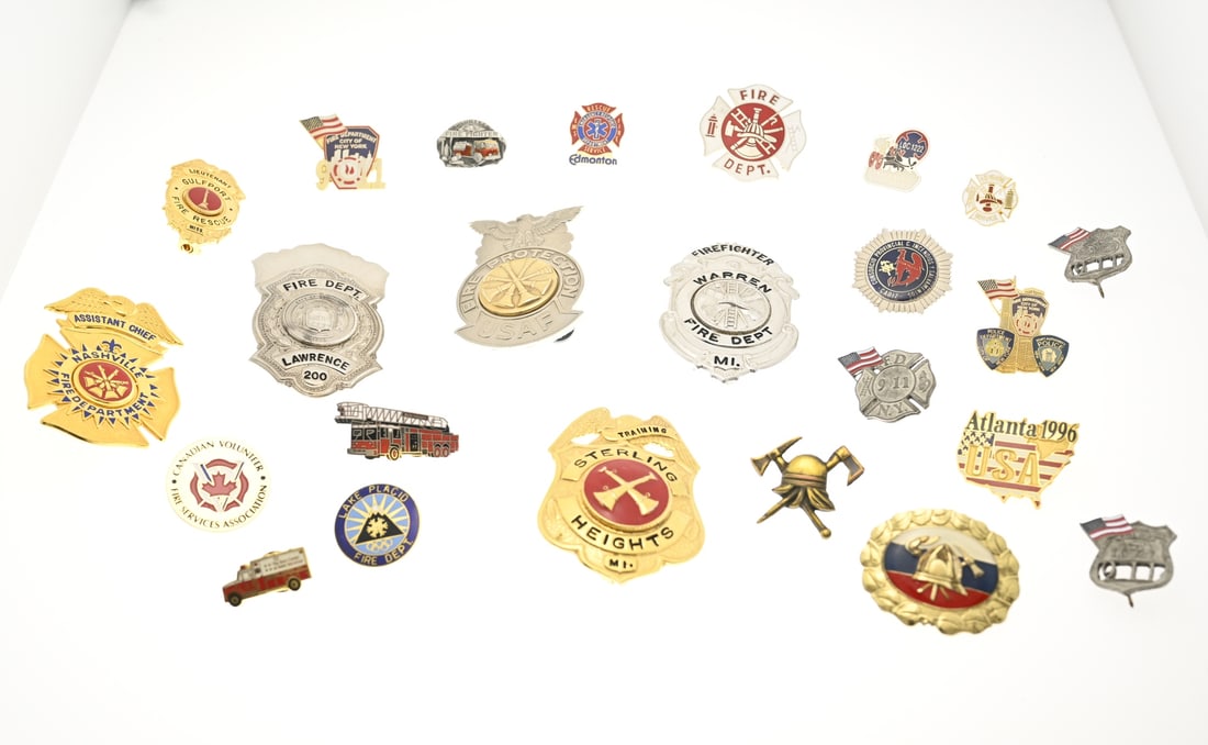 24 x USA fire brigade badges (1 of 1)