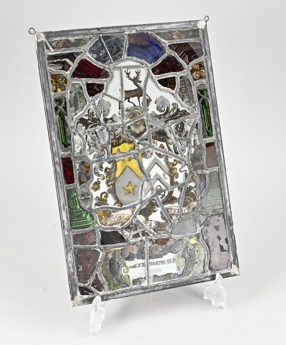 Stained glass window, H 37 x W 25 cm.: 17th-century stained-glass window with a deer and a Latin motto in a citadel. Dimensions: H 37 x W 25 cm. In good condition.
