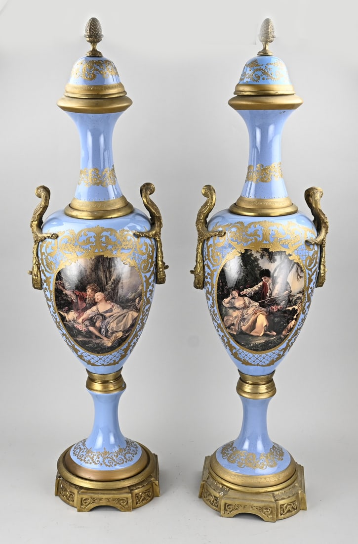 Set of vases: Two large porcelain lidded vases with bronze. French style. 21st century. Dimensions: H 106 cm. In good condition.