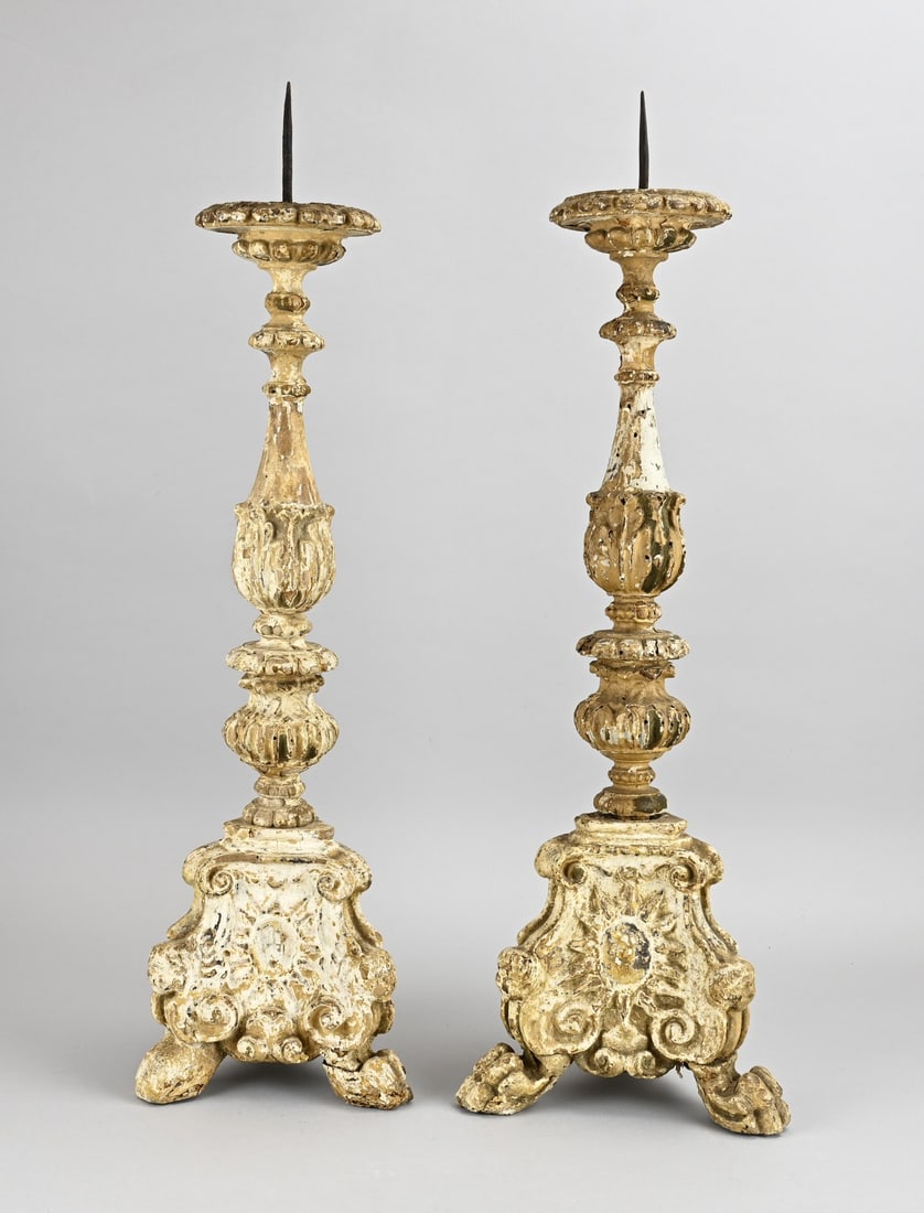 2x 17th-century candlestick, H 64 cm.: Two 17th-century wood-carved and polychromed Renaissance candlesticks with cherub heads. Dimensions: H 64 cm. In good condition.