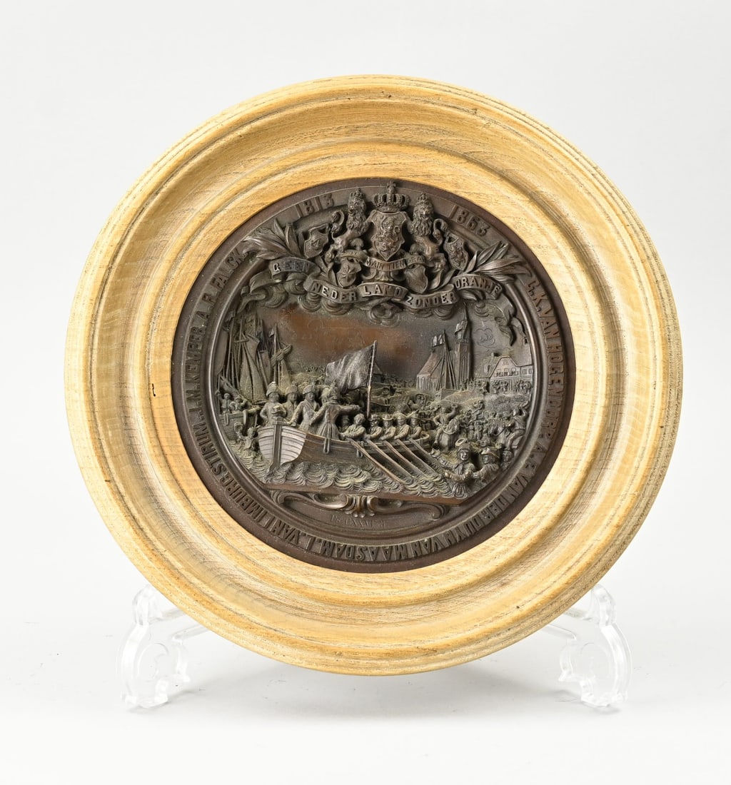 Dutch plaque (copper) Ø 26 cm.: 19th-Century Dutch copper plaque. 1813–1863. GK van Hogendorp, AF van der Duijn van Maasdam, L. van Limburg, Stirum. JM Kemper. AR Falck. No Netherlands without Orange. Dimensions: Ø 26 cm. In