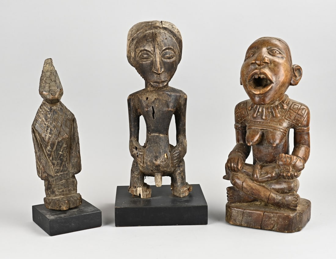 3x Ethnographic figure, 31 - 37 cm. (1 of 1)