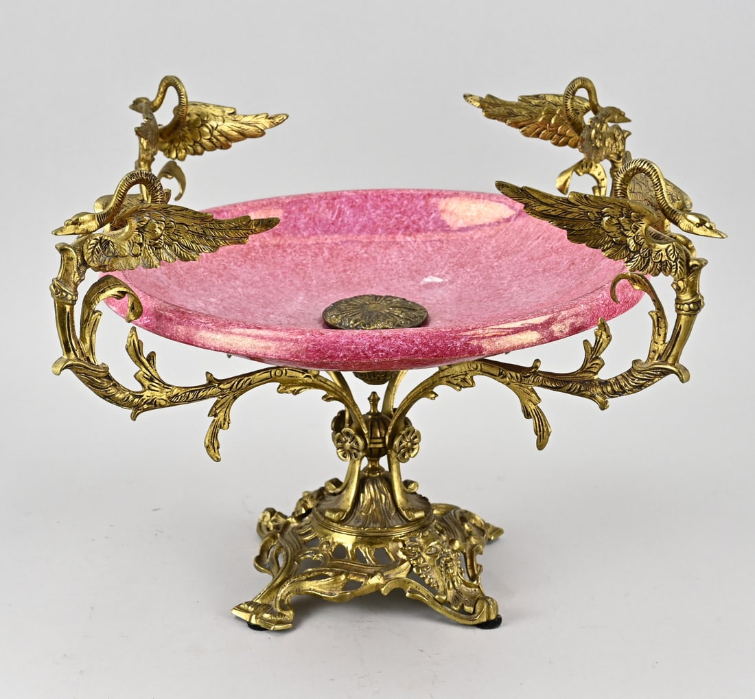 Table centerpiece (France) Ø 44 cm.: Antique bronze tazza with earthenware bowl and swans + antics. France. Circa 1920. Dimensions: H 29 x Ø 44 cm. In good condition.