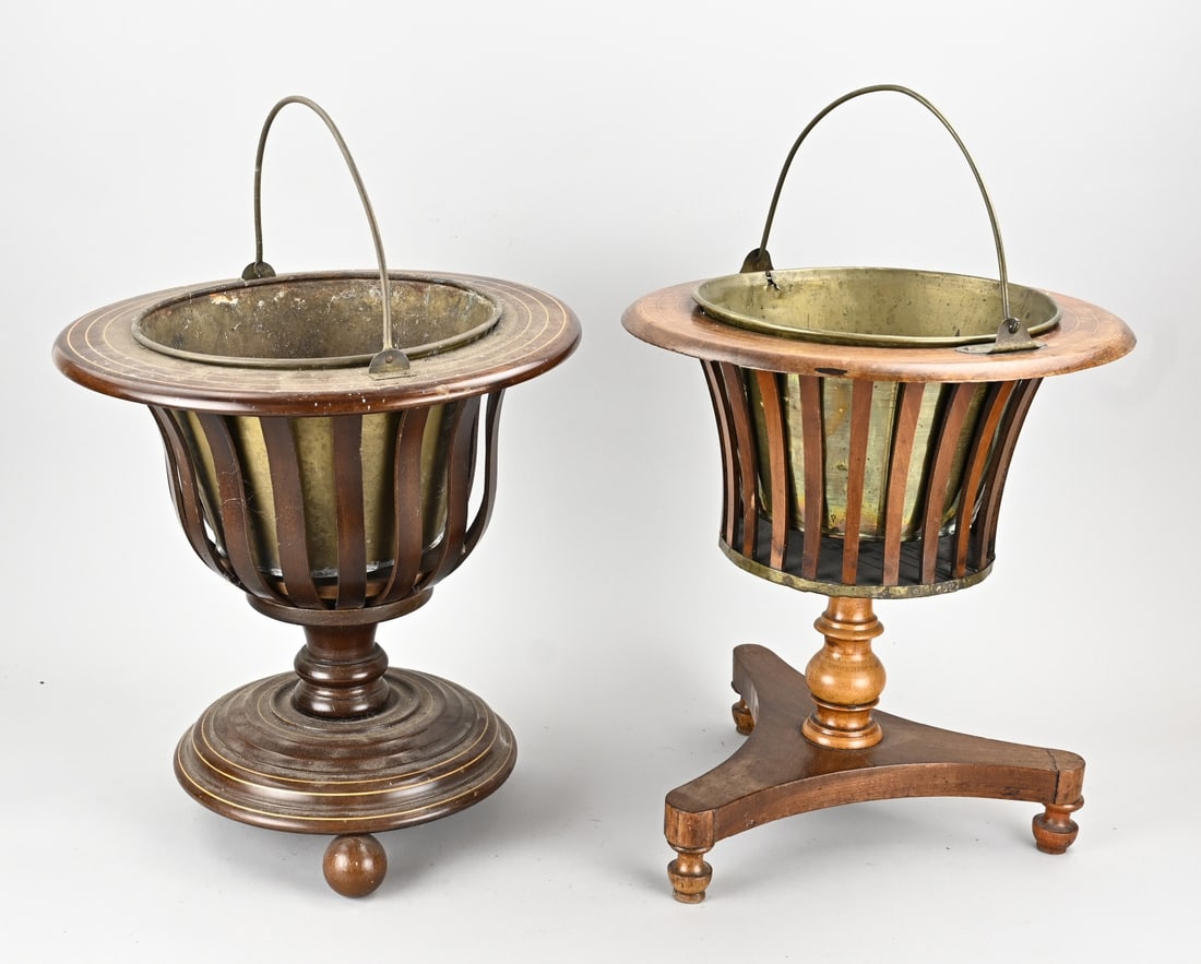 2x Tea Stove: Two 19th-century mahogany tea stoves with band intarsia and copper inner bowl. Dimensions: 43 x 38 cm. In good condition.