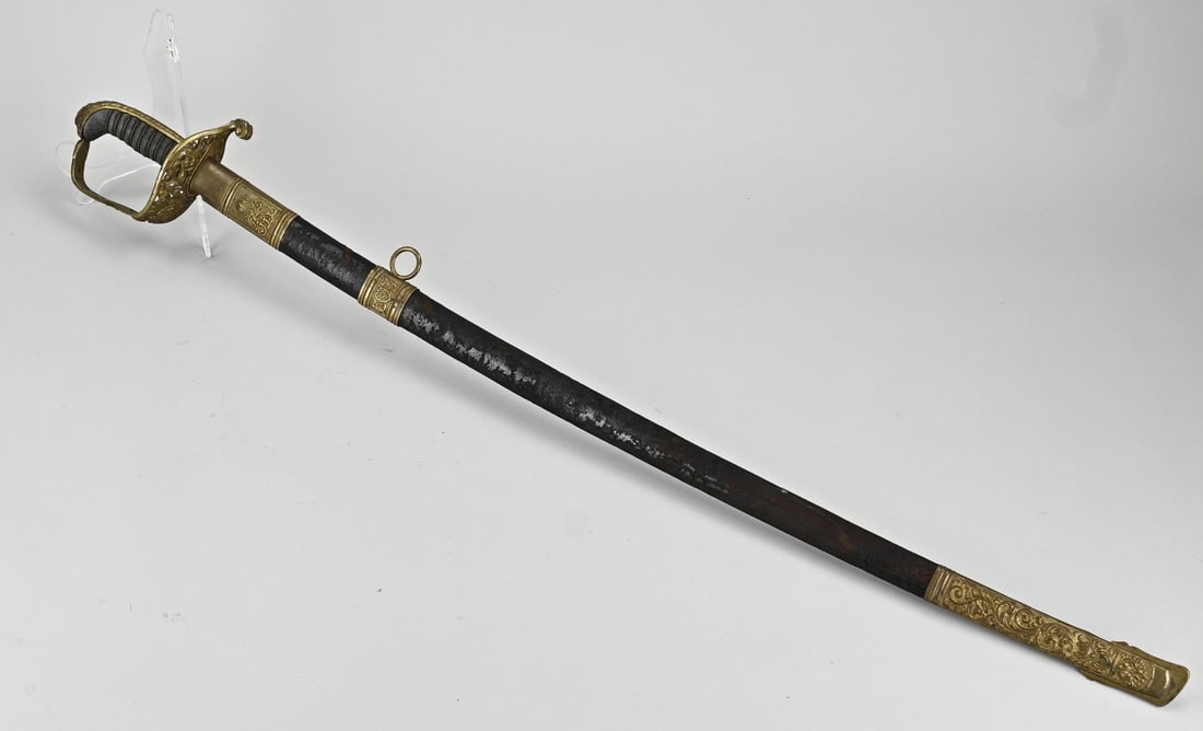 Antique German saber, L 97 cm.: Antique German saber with engraved bronze blade and hilt covered in ray skin. Marked Weyersberg & Stamm Solingen. Dimensions: L 97 cm. In good condition.