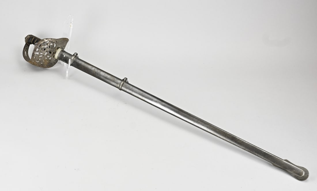 English saber, L 100 cm.: 19th-century English saber, 'Henry Wilkinson Pall Mall London'. Dimensions: L 100 cm. In good condition.