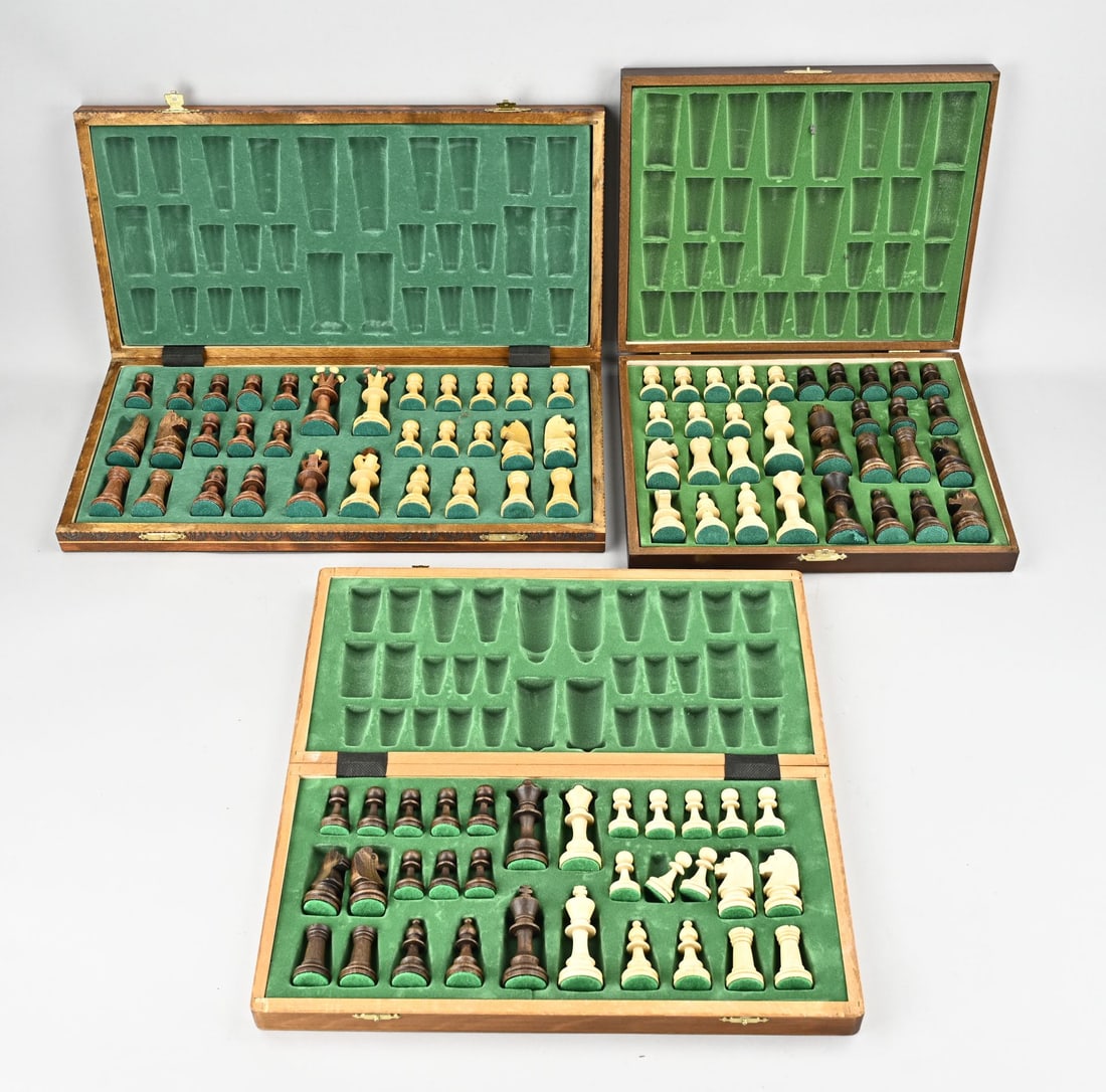 3x Chess Set: 3x Old wooden chess sets. Second half of the 20th century. Dimensions: 33 x 48 cm. In good condition.