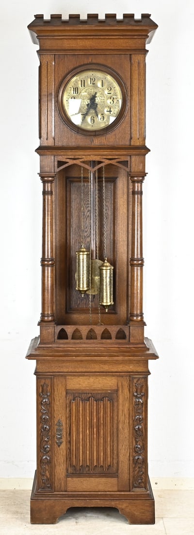 Longcase clock, H 225 cm.: Antique German oak Neo-Gothic grandfather clock with half-hour strike on a gong. Week runner. Circa 1890. Dimensions: H 225 cm. In good condition.