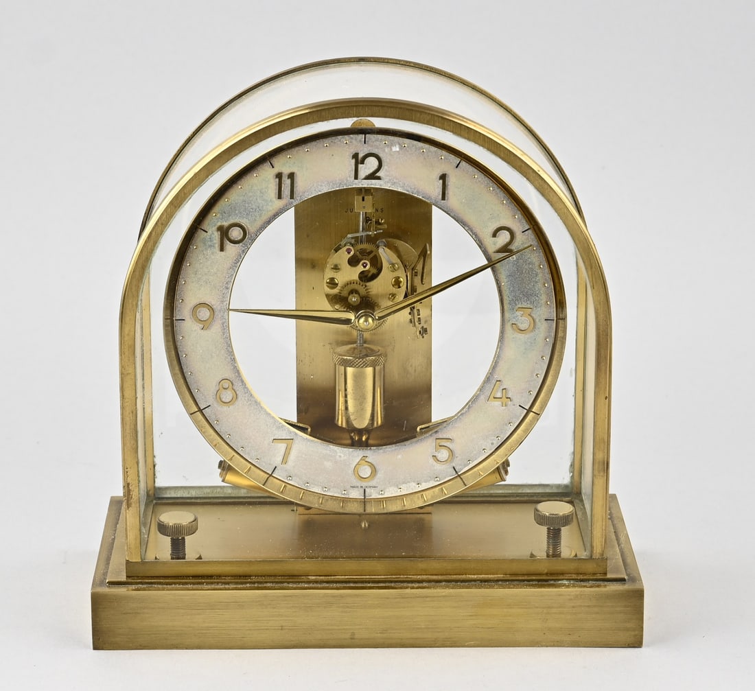 Junghans Ato clock: Electric brass Junghans Ato clock from the 1930s - 1940s. Art Deco. Germany. Dimensions: 22 cm. In good condition.