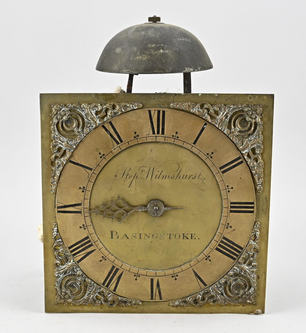 English maids' clock: 18th-century English single-hand maid's clock. Marked: Stephan Wilmshurst Basingstoke. With anchor escapement and striking mechanism on a bell. No pendulum, no weight. Dimensions: 32 x 25 x 14 cm. In