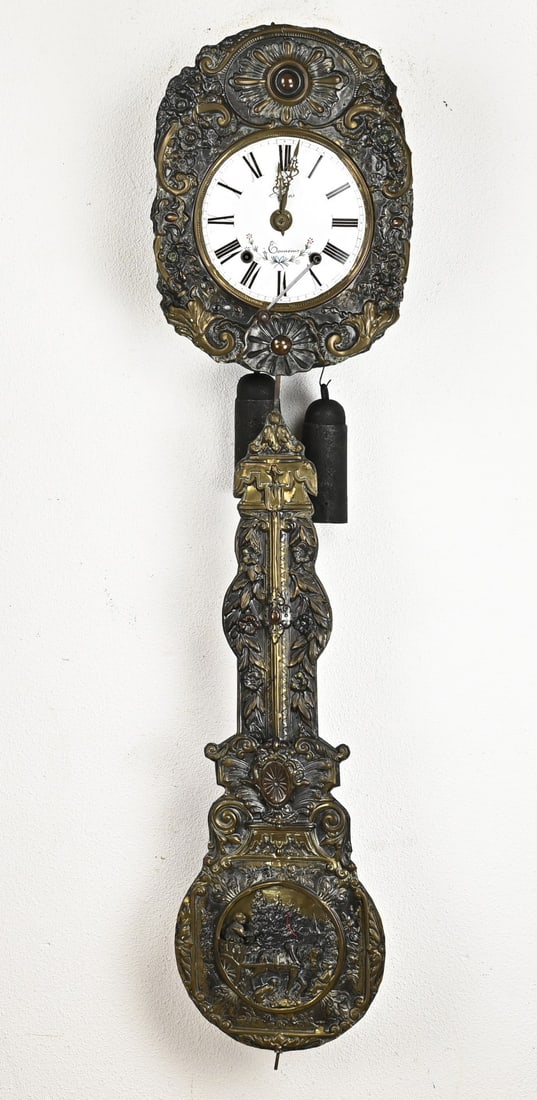Comtoise with ornamental pendulum: 19th-century French Comtoise clock with ornamental pendulum, containing an automatic week-runner, with half-hour strike and anchor escapement. Dimensions: 47 x 32 x 16 cm. In good condition.