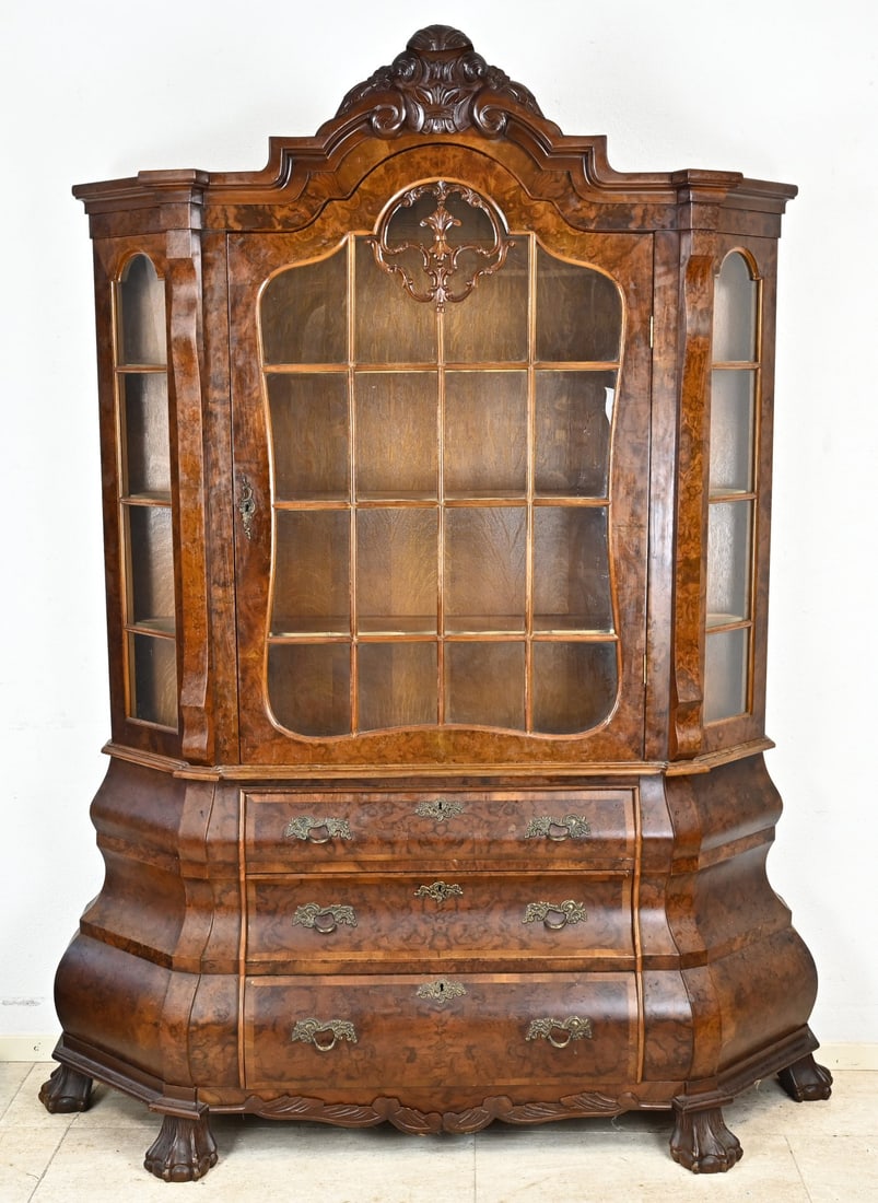 Burr walnut baroque display cabinet: Two-part Dutch burr walnut porcelain cabinet, period piece. Second half of the 20th century. Dimensions: 205 x 155 x 40 cm. In good condition.