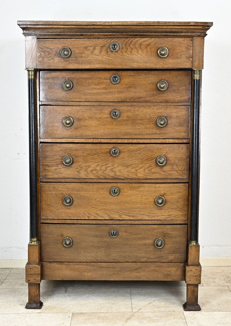 Secretary desk (oak), 1820: Dutch, oak Empire secretaire with solid columns and original ring fittings. Circa 1820. Original condition. Dimensions: 160 x 102 x 49 cm. In good condition.