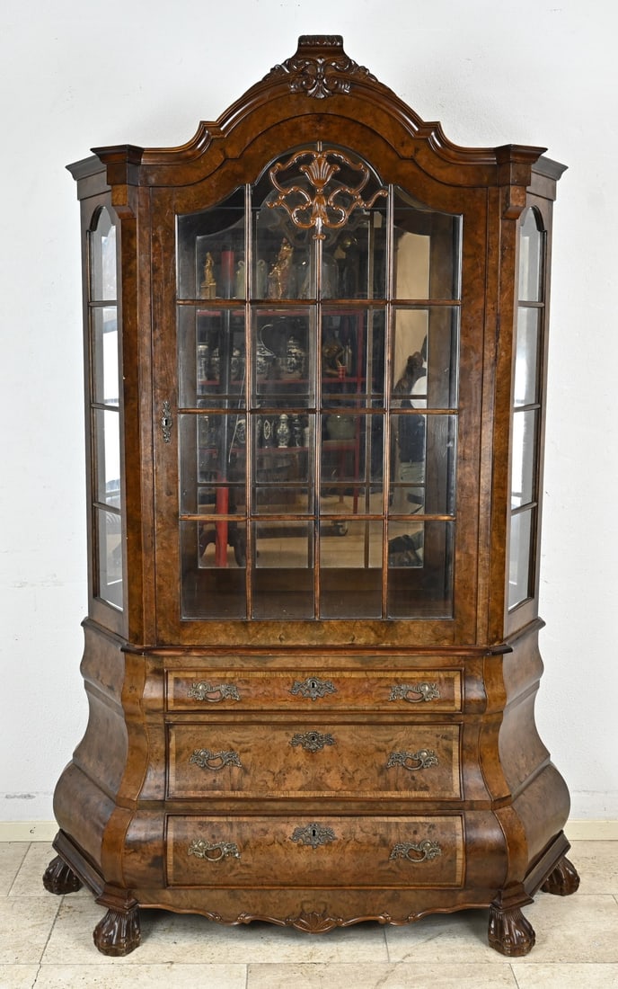 Burr walnut baroque display cabinet: Two-part Dutch burr walnut porcelain cabinet, period piece. Second half of the 20th century. Dimensions: 205 x 135 x 40 cm. In good condition.