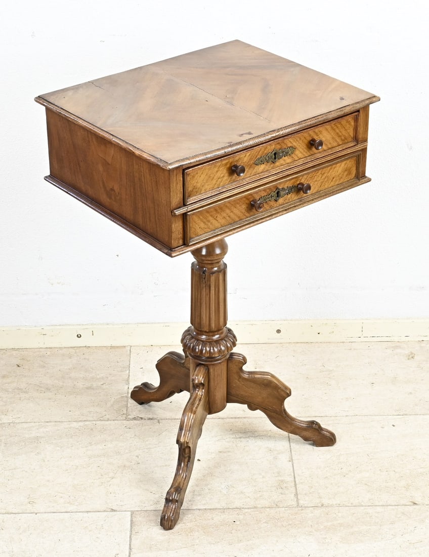 Sewing table, 1860: German walnut Louis Philippe sewing table. Circa 1860. Dimensions: 80 x 48 x 41 cm. In fair/good condition.