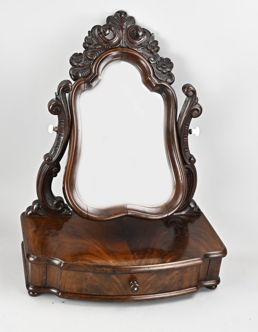 Dutch dressing table mirror, 1860: Charming Dutch William III mantel mirror made of mahogany, with a detachable crest. Circa 1860. Dimensions: 70 x 52 x 27 cm. In good condition.