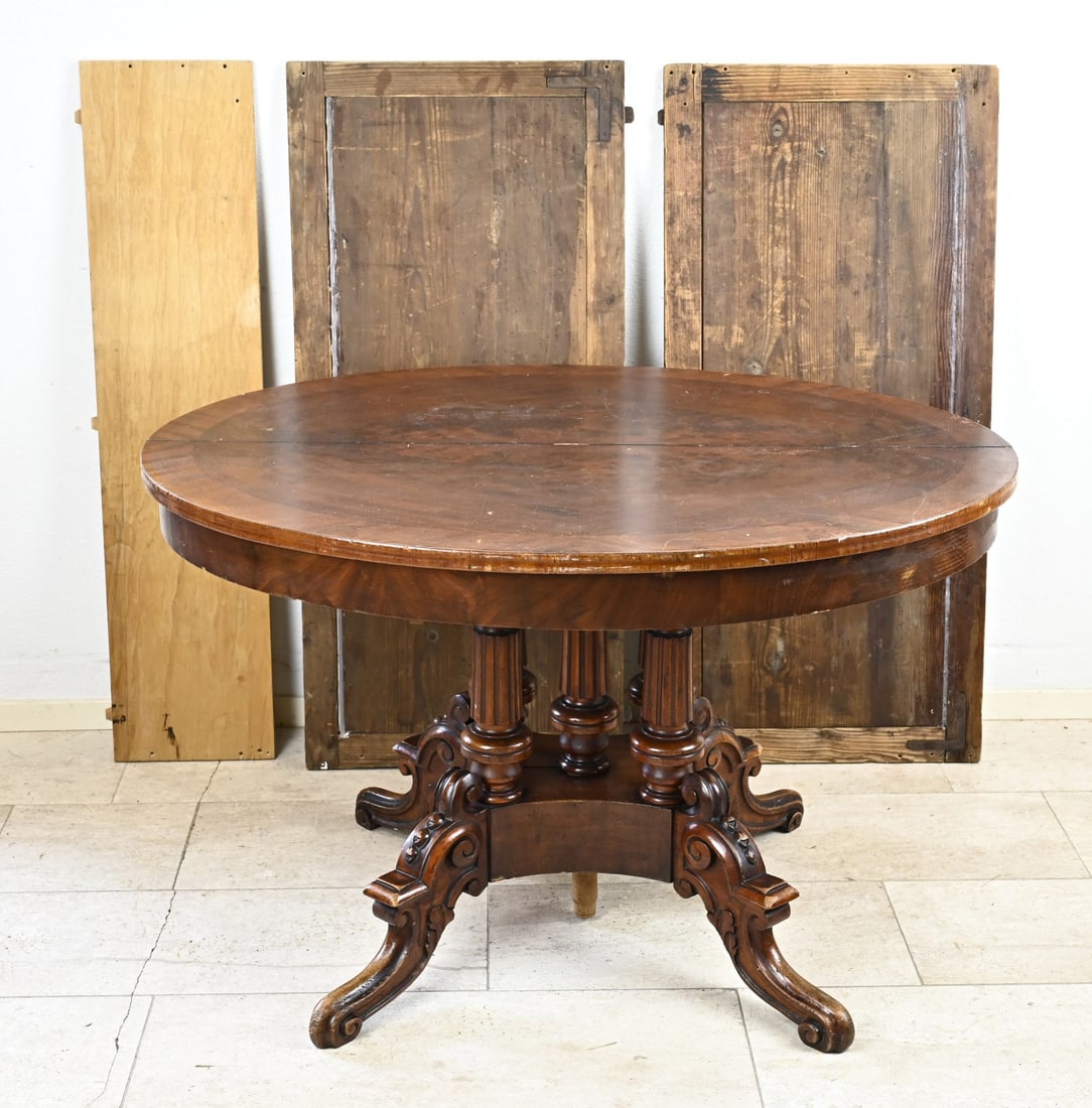 Extendable table (+ 3 extra leaves): Antique walnut Gründerzeit extension table with three extra extension leaves. Germany. Circa 1880. Unrestored. Dimensions: 74 x 90 x 120 cm / 74 x 200 x 120 cm. In fair/good condition.
