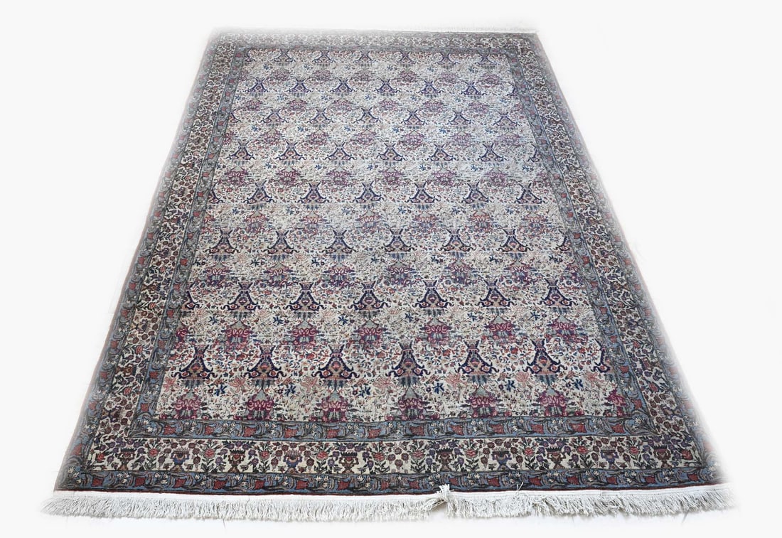 Antique Persian rug, 298 x 210 cm.: Large antique Persian rug with floral decoration. Circa 1900. Worn. Dimensions: 298 x 210 cm. In fair/good condition.