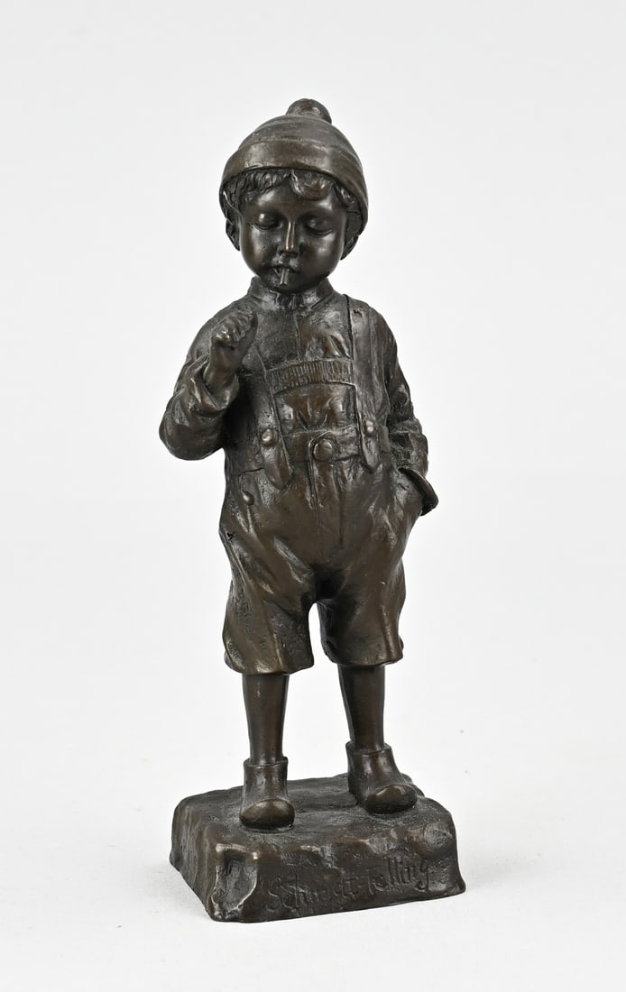 Julius Paul Schmidt Felling, Bronze statue: Julius Paul Schmidt Felling. 1835 – 1920. Germany. Bronze sculpture. Boy smoking a cigarette. Dimensions: H 18.5 cm. In good condition.