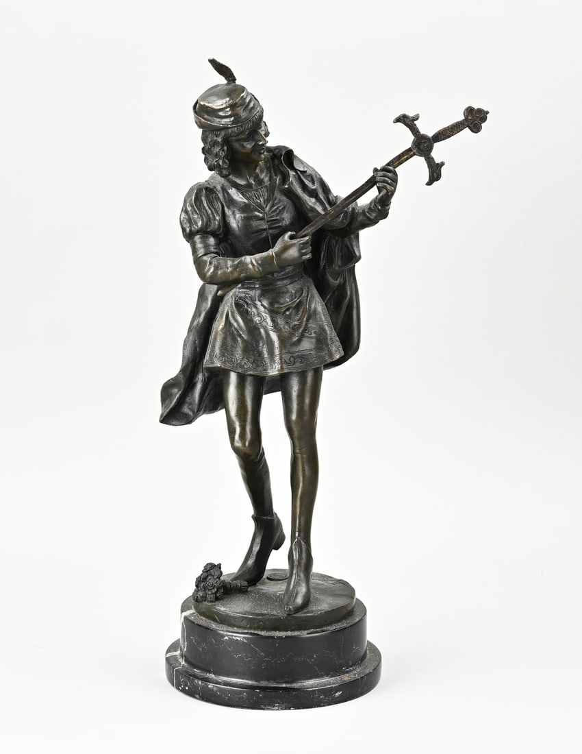 Bronze statue, H 44 cm.: Bronze statue of Joan of Arc with a sword. Mounted on a marble base. 21st century. Dimensions: H 44 cm. In good condition.