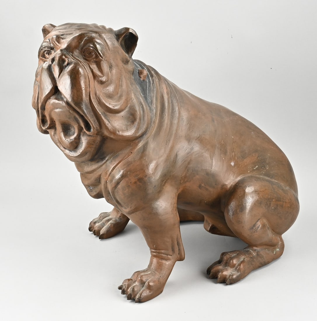 Bronze bulldog: Bronze English bulldog. Second half of the 20th century. Dimensions: 54 x 60 x 38 cm. In good condition.