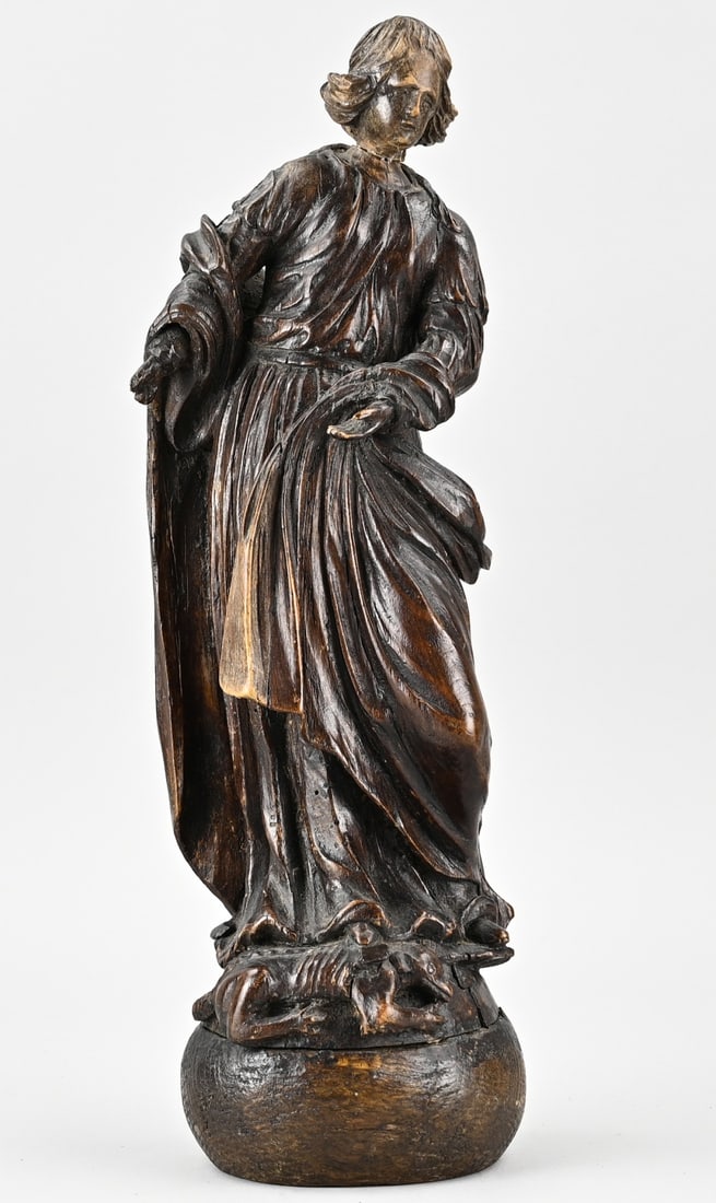Holy statue, H 38 cm.: Antique Holy figure, early 18th century or older. Germany. Renaissance. Walnut wood. Dimensions: H 38 cm. In good condition.