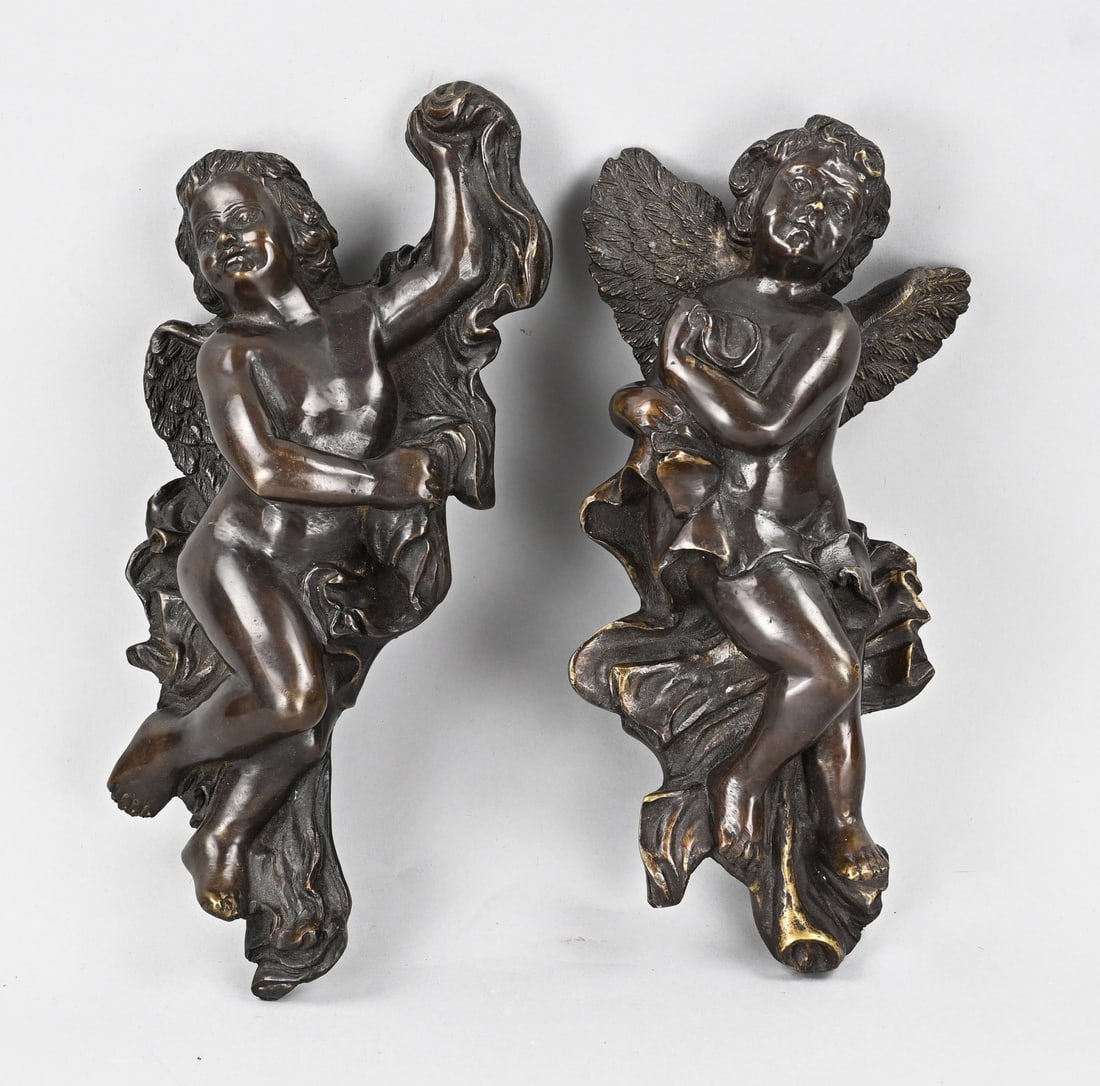 2x Bronze wall gel: Two old/antique bronze wall angels. 19th - 20th Century. Dimensions: 33 - 34 cm. In good condition.