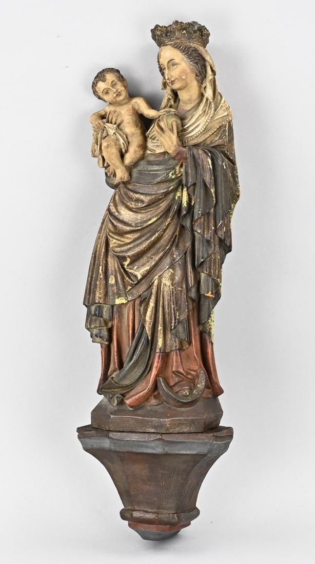 Madonna, H 51 cm.: Old/antique polychrome Madonna on a wall console. 20th century. Dimensions: H 51 cm. In good condition.