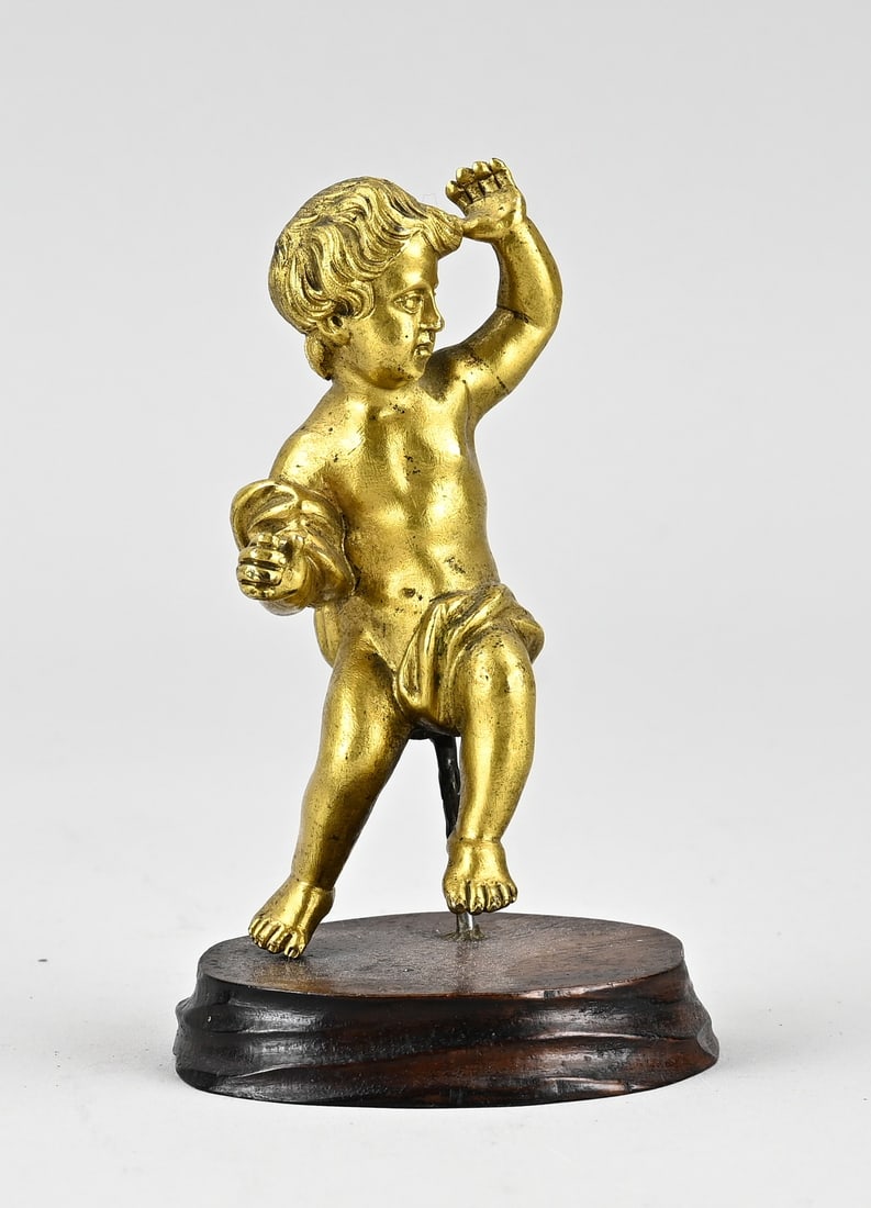 Gilded bronze putti, H 11.5 cm.: 18th - 19th century gilded bronze putti on a base. Dimensions: H 11.5 cm. In good condition.