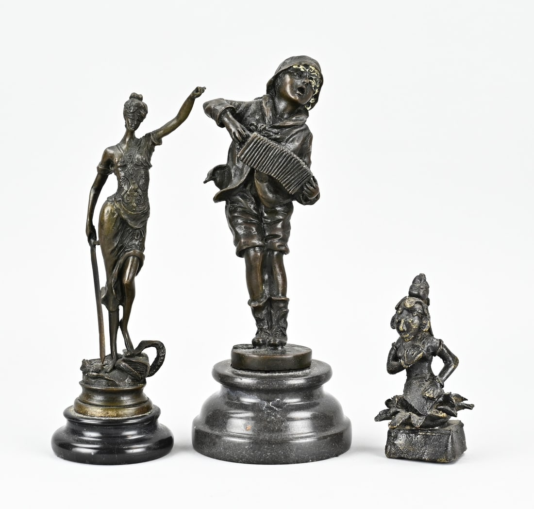 3x Bronze figure: Three old bronze figures. Various. Second half of the 20th century. Dimensions: 12 - 24 cm. In good condition.