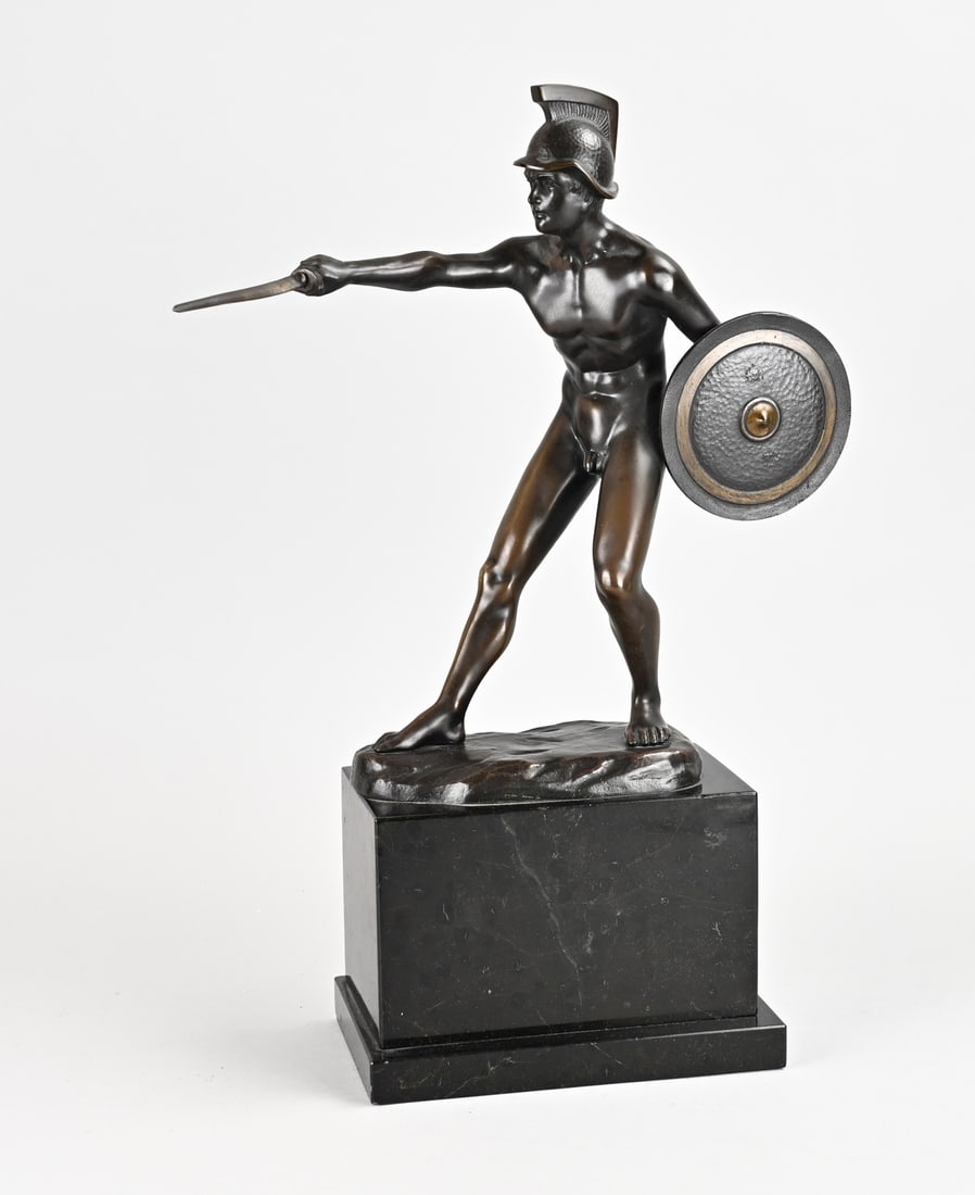 Bronze statue, Greek warrior 19th century: Bronze Roman gladiator on a black marble base. Signed. 19th century. Dimensions: H 44 cm. In good condition.