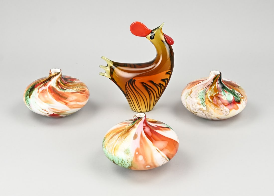 Lot of glassware (4x): Four pieces of modern glassware. Murano?. Second half of the 20th century. Dimensions: 12 x 19 cm. In good condition.
