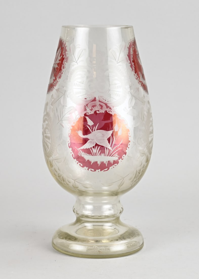 Bohemian glass goblet, H 29 cm.: 19th-century Bohemian crystal goblet, decorated with satin-finished game engravings. Dimensions: H 29 cm. In good condition.