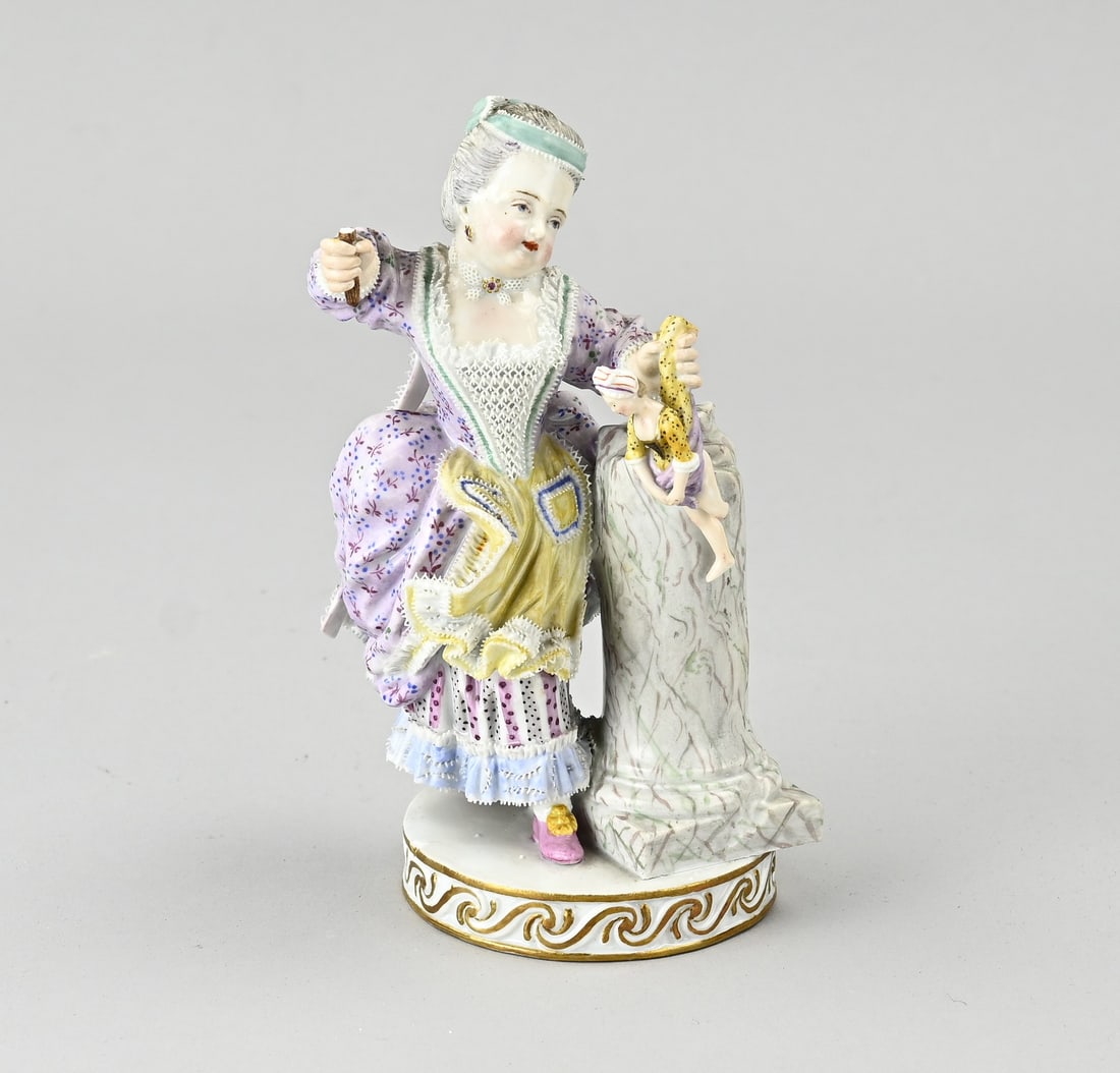 German Meissen figure, H 15.5 cm.: Antique porcelain Meissen figure. Germany. Knauff + E.94. Some damage. Dimensions: H 15.5 cm. In reasonable condition.