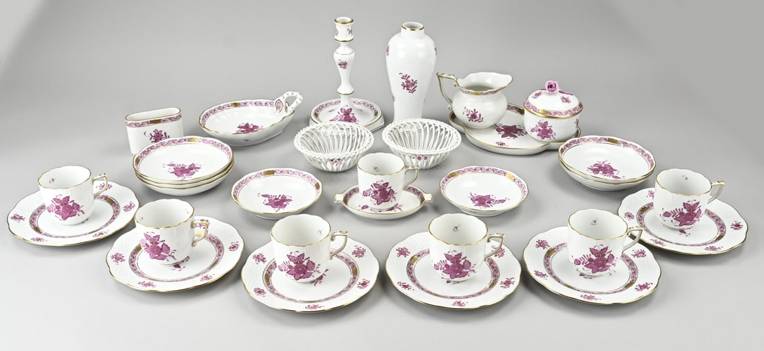 Men's dinnerware (miscellaneous): Various Herend porcelain. 24-piece. 20th century. Chip(s) possible. Dimensions: 6 x 34 cm. In good condition.