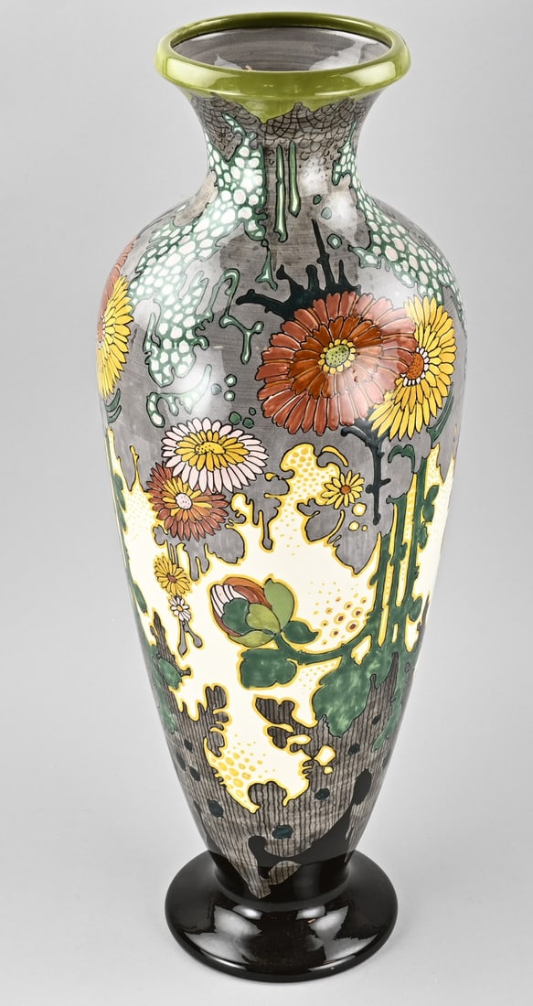 Gouda South Holland vase, H 67.5 cm.: Very large antique Dutch polychrome earthenware vase. Gouda, South Holland, with floral decoration. Circa 1910. Dimensions: H 67.5 cm. In good condition.
