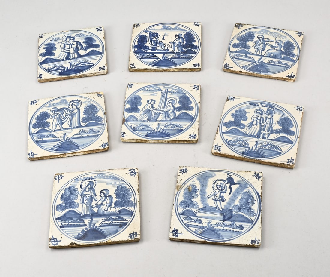 8x 18th-Century Biblical Tile: Lot of eight 18th-century blue biblical faience wall tiles in a circle. Dimensions: 13 x 13 cm. In good condition.