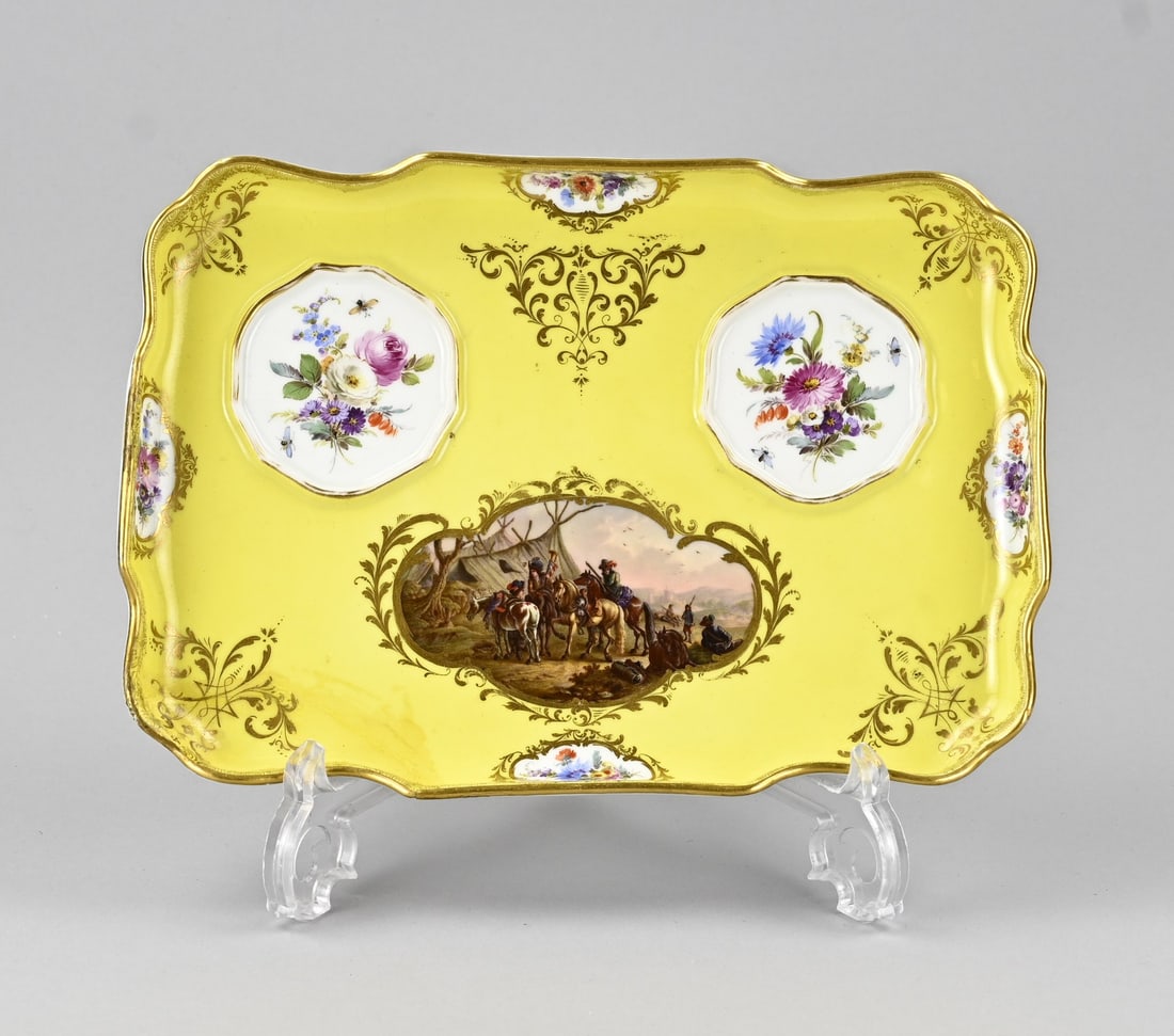 Meissen bowl, 1900: Antique Meissen (Knauff) porcelain bowl with yellow glaze, figurative depiction, and gold decoration. Circa 1900. Dimensions: 3.5 x 19 x 27 cm. Piece glued in. In fair condition.