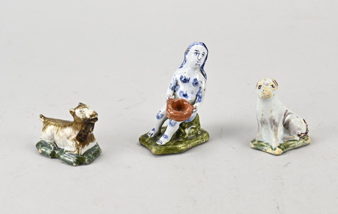3x Delft figure: Three 18th-19th century Delft polychrome faience figures. Dimensions: 7-9 cm. In good condition.