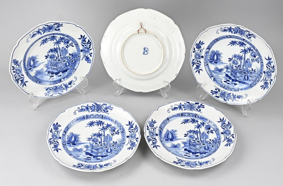 Lot Tichelaar Makkumer plates Ø 23 cm.: Five antique Dutch Tichelaar Makkum plates with chinoiserie garden decor. Dimensions: Ø 23 cm. In good condition.