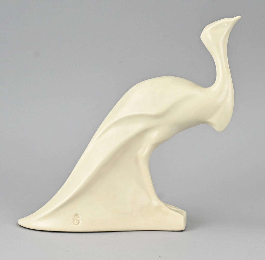 White earthenware statue, H 24 cm.: Dutch Art Deco earthenware sculpture of a crane. By Jan Schonk, Ivora Gouda, 1930. With monogram JS. Small chip on beak. Dimensions: H 24 cm. In fair/good condition.