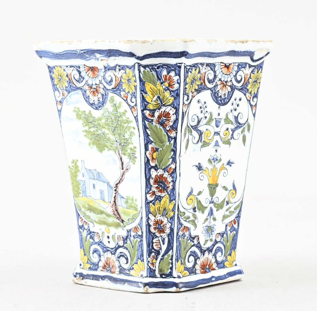 Delft flowerpot: Antique polychrome Delft faience flowerpot with floral/landscape decoration. With base mark. Dimensions: 15 x 13 x 13 cm. In good condition.